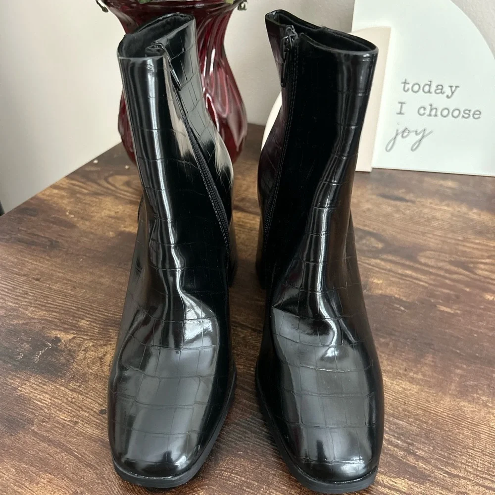 NWNT Madden Girl Black Croc-Pattern Ankle Booties